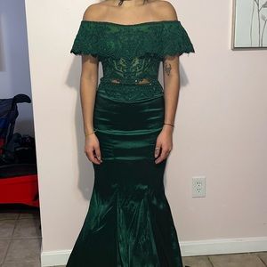 Fishtail emerald green prom dress, size 4